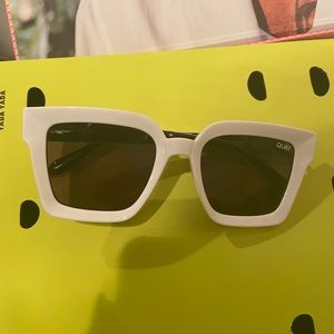 NWOT Quay sunglasses